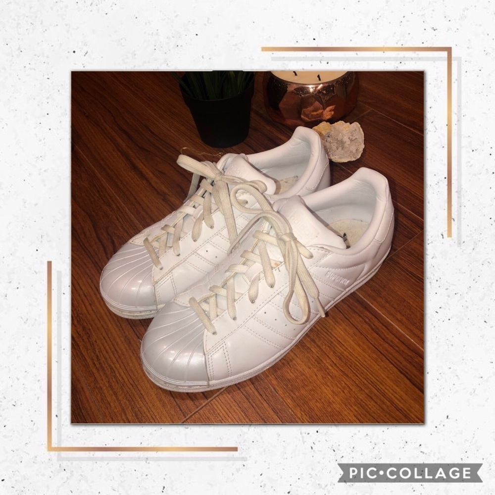 ✨ ADIDAS CLASSIC SUPERSTARS WITH IRIDESCENT FRONT✨